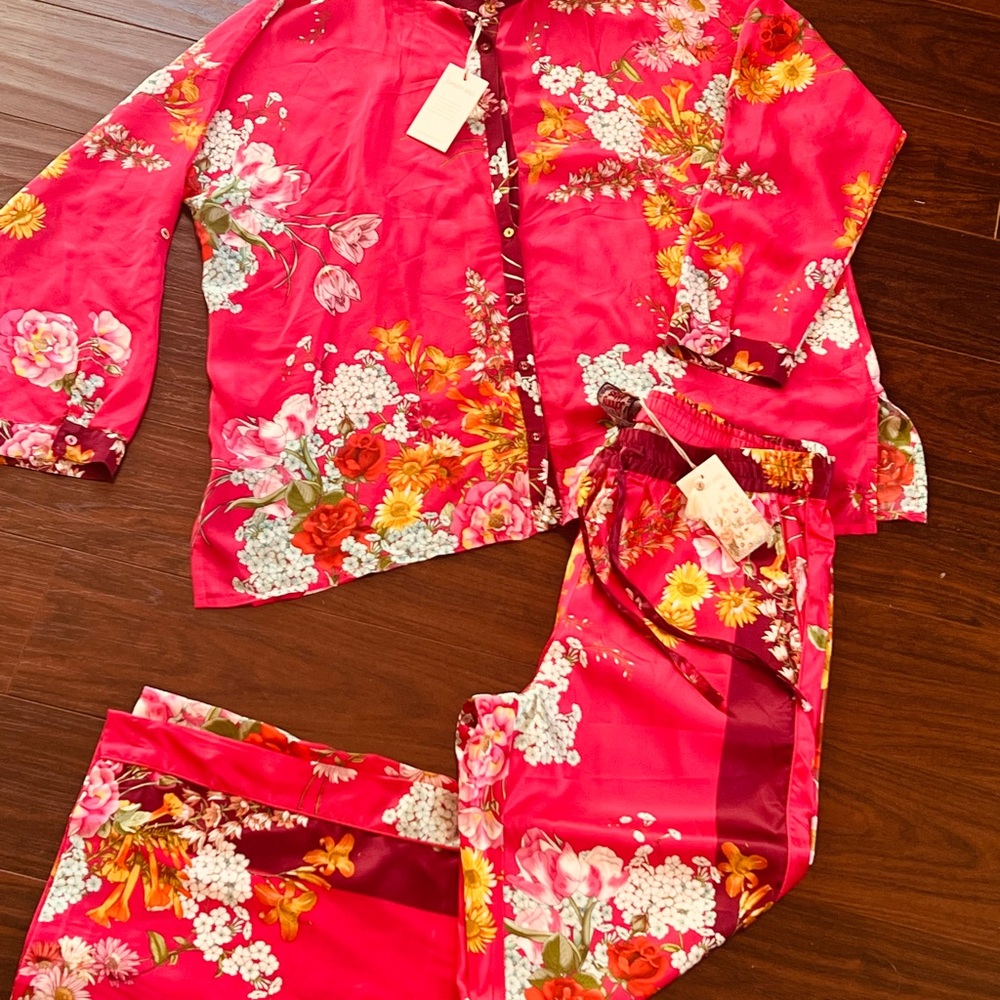 Johnny Was Silk Top & Pants Set – NWT – Size L Top / M Pants